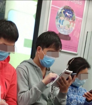 魅族17真机地铁曝光问候三星S10防爆盾规划