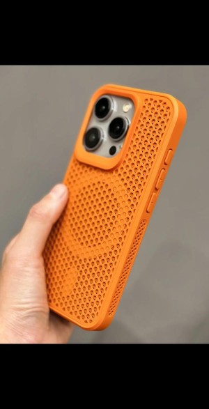 iPhone 17 Pro橙色机模上手：最鲜艳的苹果手机