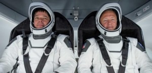SpaceX发布载人龙飞船内部相片拟五月份初次运送宇航员