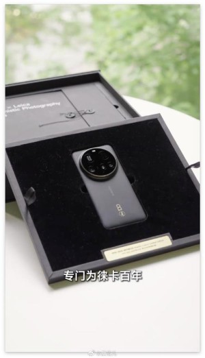 雷军开箱黑漆露铜版小米15 Ultra：真机不能乱摸 致敬徕卡100周年