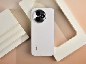 REDMI K80至尊版白色定妆照来了：金属中框+玻纤背板 史上最优雅
