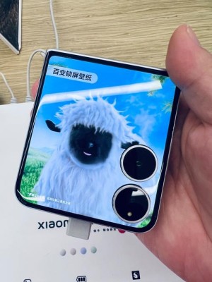 小米MIX Flip 2开启预约：唯一满配旗舰小折叠 解决发热续航问题
