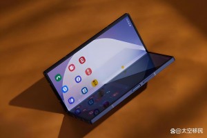 三星Galaxy Z Fold7官方渲染图曝光：屏下摄像头没了