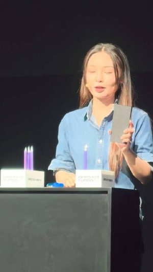 美女产品经理实测OPPO K13 Turbo吹蜡烛：火焰瞬间被吹灭