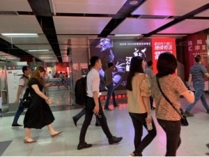 虎童科技地铁大屏媒体助力音乐才子汪峰“就这样”深圳巡演