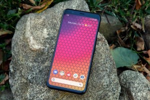 疑似谷歌Pixel 5原型机谍照曝光 还是原来的味道