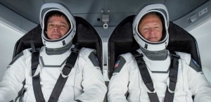 SpaceX发布载人龙飞船内部相片拟5月初次运送宇航员