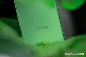 全球最轻大折叠 vivo X Fold5全新绿色真机首秀：豪车同款配色