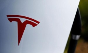 特斯拉辅佐驾驭再出事故高速上撞到拖车
