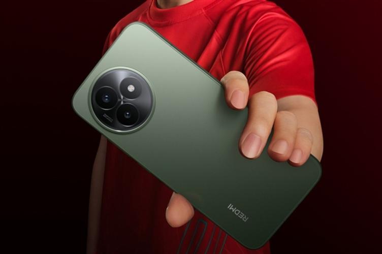 王腾换上REDMI K80至尊版：REDMI性能王者